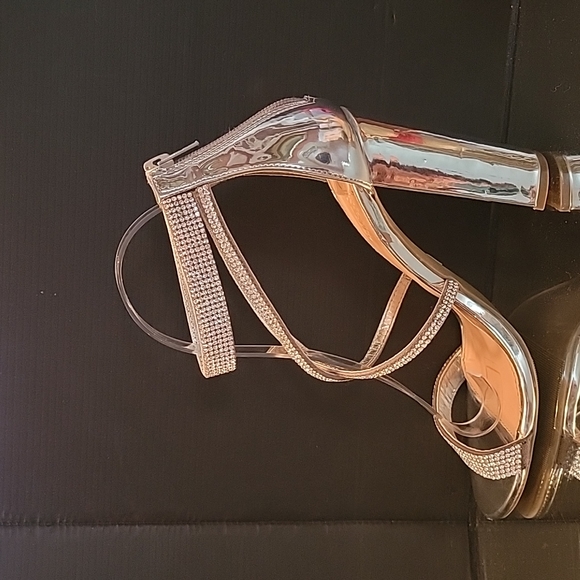 NWOT Charlotte Russe silver and rinestone sandals sz6 4 in block heel - Picture 5 of 11